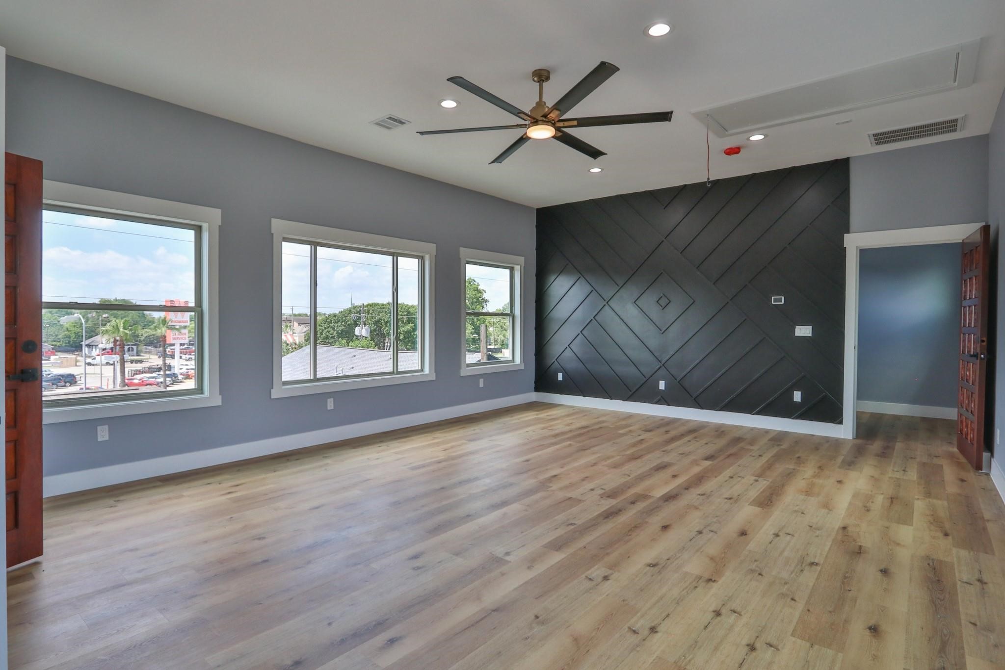 601 Cottage Street Houston, TX 77009 - Photo 42 of 48 Another view of primary, also has a gorgeous view of downtown Houston - you can't miss it.