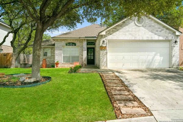 $2,850 | 18914 Surrey Wood, San Antonio, TX 78258