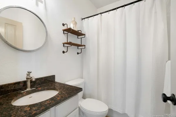 $2,850 | 18914 Surrey Wood, San Antonio, TX 78258