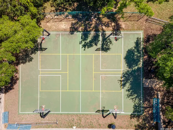 $2,850 | 18914 Surrey Wood, San Antonio, TX 78258