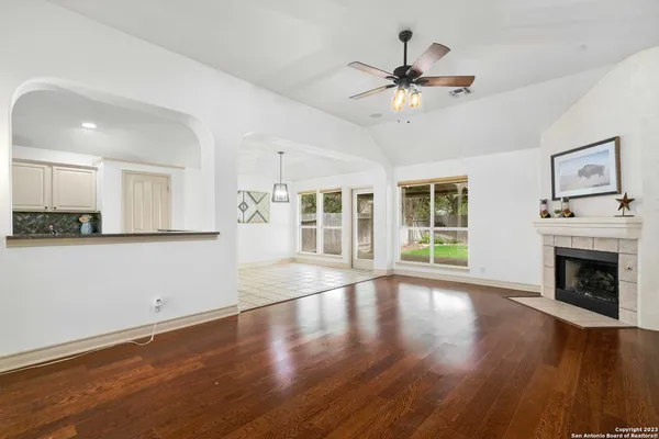 $2,850 | 18914 Surrey Wood, San Antonio, TX 78258