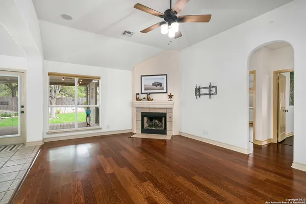 $2,850 | 18914 Surrey Wood, San Antonio, TX 78258