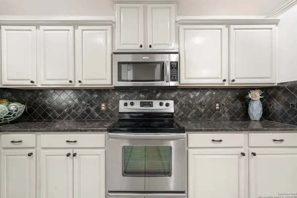 $2,850 | 18914 Surrey Wood, San Antonio, TX 78258