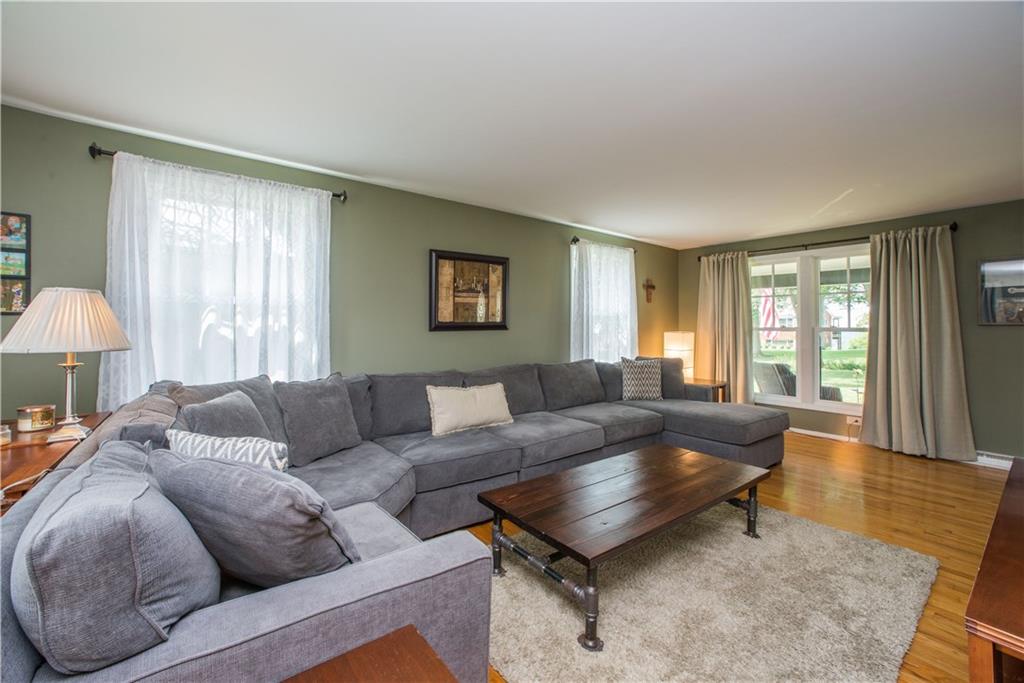 1304 Rolling Meadow Road Pittsburgh, PA 15241 - Photo 10 of 25 Great natural light fills this room with warmth
