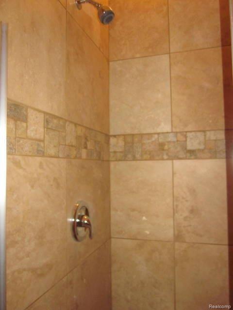 3120 East Coon Lake Road Howell, MI 48843 - Photo 10 of 23 9 MASTER TILED SHOWER.JPG