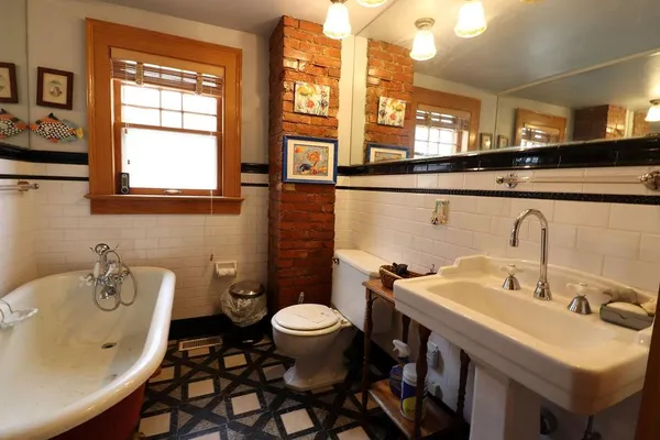 $289,000 | 3635 Bell Street, Kansas City, MO 64111