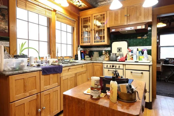 $289,000 | 3635 Bell Street, Kansas City, MO 64111