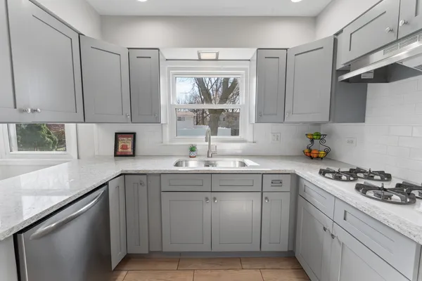 $549,900 | 1004 Greenfield Lane, Mount Prospect, IL 60056