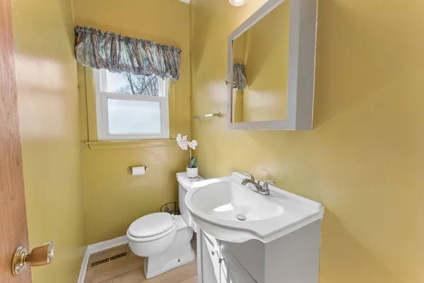 $549,900 | 1004 Greenfield Lane, Mount Prospect, IL 60056