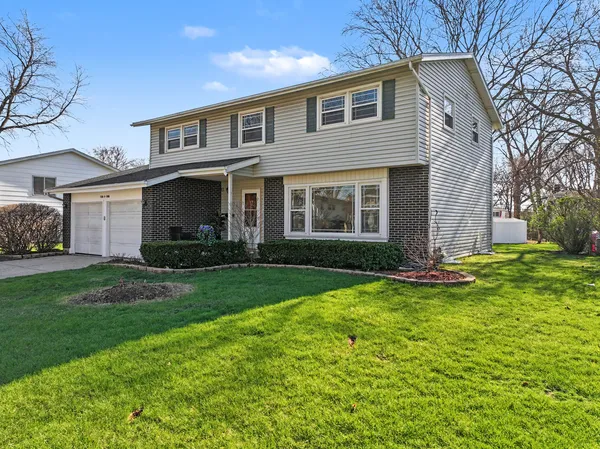 $549,900 | 1004 Greenfield Lane, Mount Prospect, IL 60056