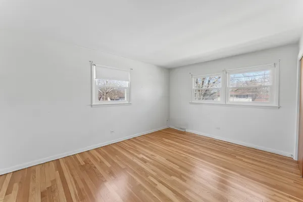 $549,900 | 1004 Greenfield Lane, Mount Prospect, IL 60056
