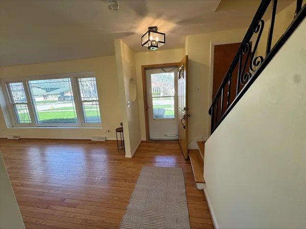 $549,900 | 1004 Greenfield Lane, Mount Prospect, IL 60056