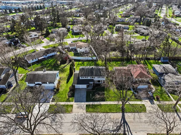 $549,900 | 1004 Greenfield Lane, Mount Prospect, IL 60056