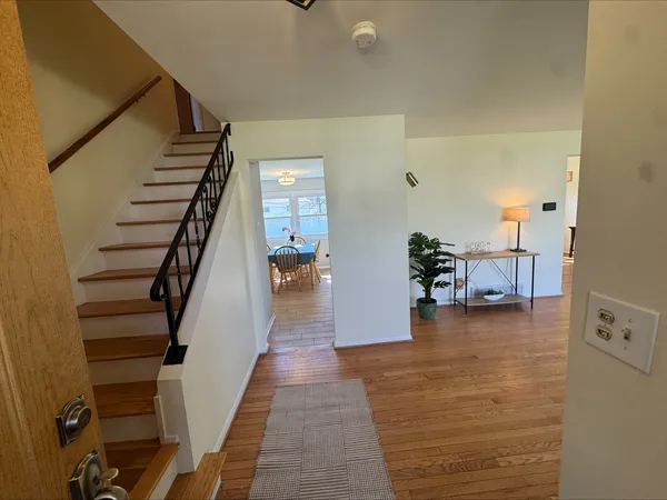 $549,900 | 1004 Greenfield Lane, Mount Prospect, IL 60056