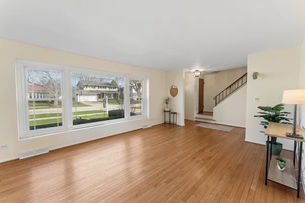 $549,900 | 1004 Greenfield Lane, Mount Prospect, IL 60056