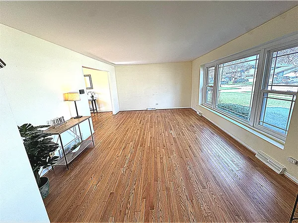 $549,900 | 1004 Greenfield Lane, Mount Prospect, IL 60056