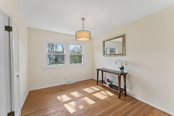 $549,900 | 1004 Greenfield Lane, Mount Prospect, IL 60056