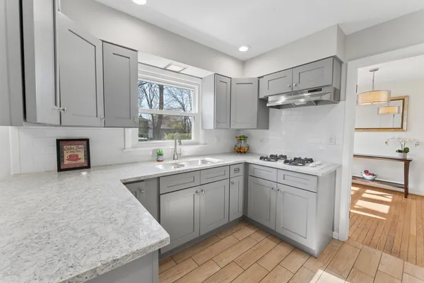 $549,900 | 1004 Greenfield Lane, Mount Prospect, IL 60056