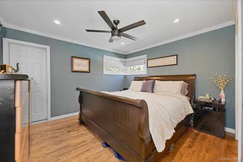 $650,000 | 10 Darnley Place, Huntington Station, NY 11746