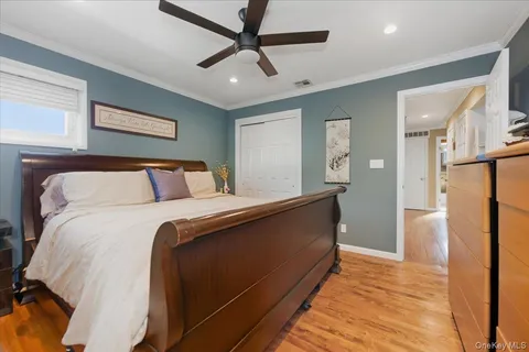 $650,000 | 10 Darnley Place, Huntington Station, NY 11746