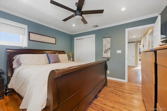 $650,000 | 10 Darnley Place, Huntington Station, NY 11746