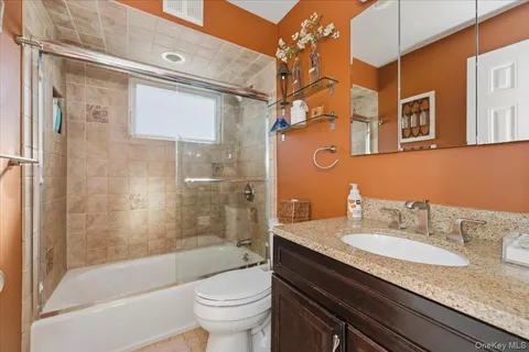 $650,000 | 10 Darnley Place, Huntington Station, NY 11746