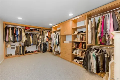 $650,000 | 10 Darnley Place, Huntington Station, NY 11746