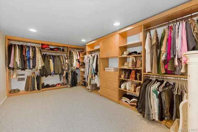 $650,000 | 10 Darnley Place, Huntington Station, NY 11746