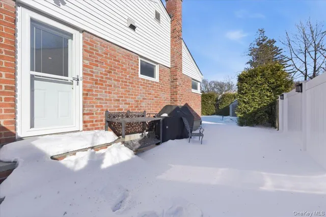 $650,000 | 10 Darnley Place, Huntington Station, NY 11746