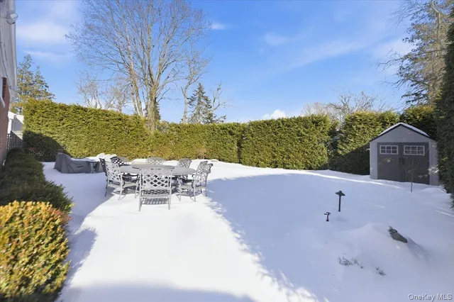 $650,000 | 10 Darnley Place, Huntington Station, NY 11746