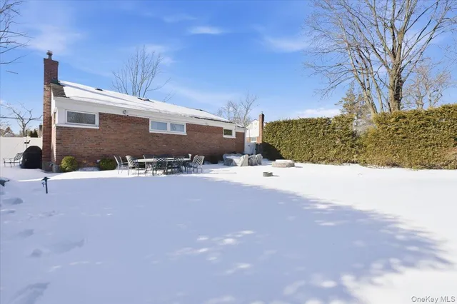 $650,000 | 10 Darnley Place, Huntington Station, NY 11746