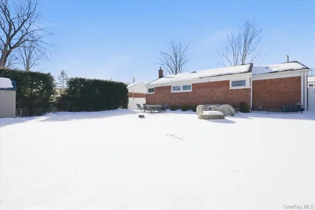 $650,000 | 10 Darnley Place, Huntington Station, NY 11746