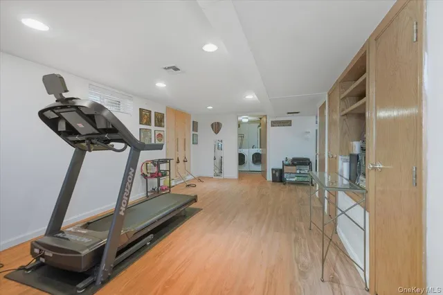 $650,000 | 10 Darnley Place, Huntington Station, NY 11746