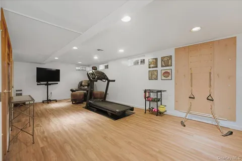 $650,000 | 10 Darnley Place, Huntington Station, NY 11746