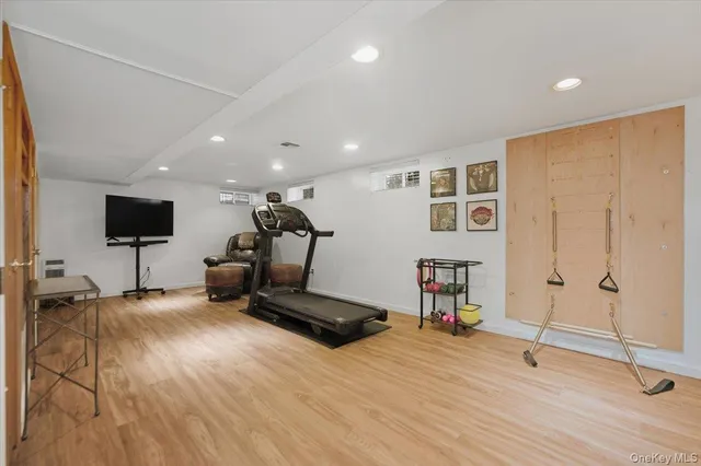 $650,000 | 10 Darnley Place, Huntington Station, NY 11746