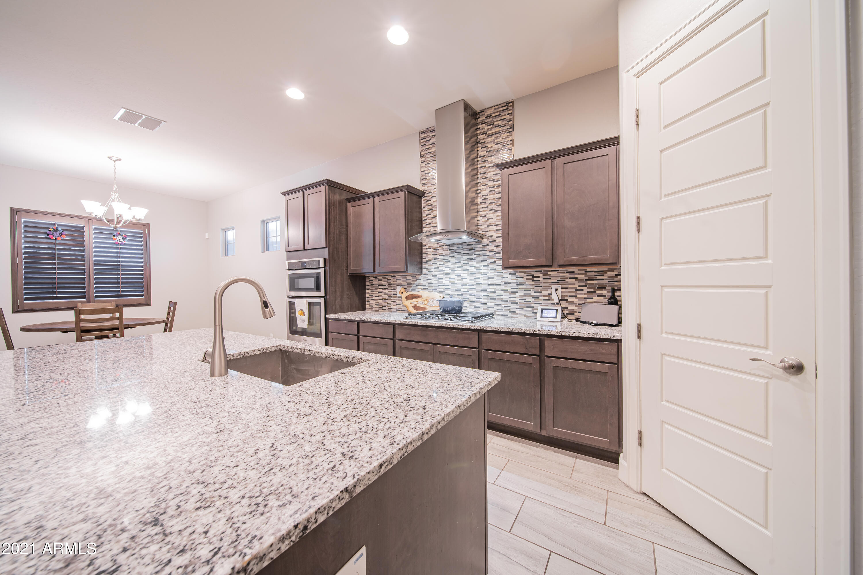 18305 West Raven Road Goodyear, AZ 85338 - Photo 7 of 30 7