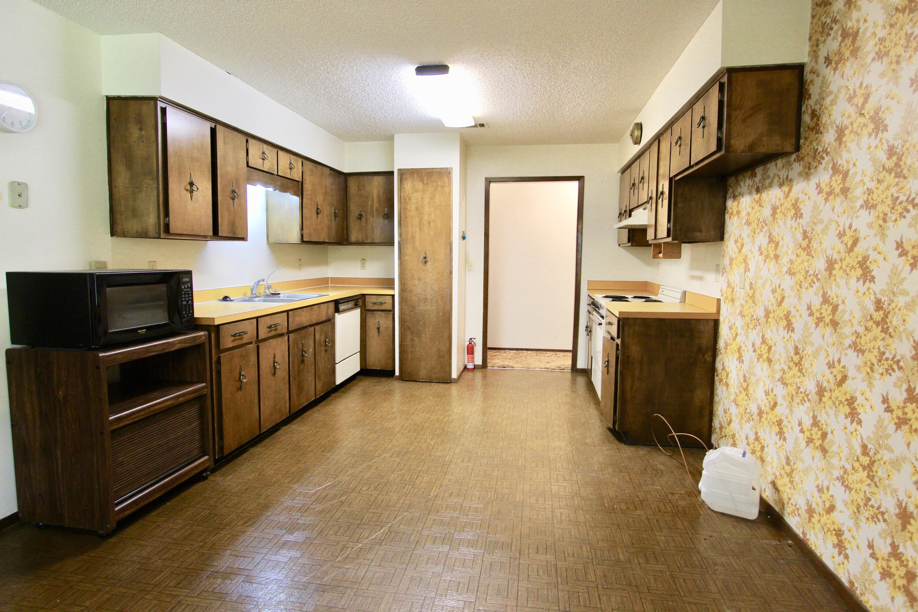 5446 Monterrey Road Crestview, FL 32539 - Photo 4 of 26 Crestview Kitchen