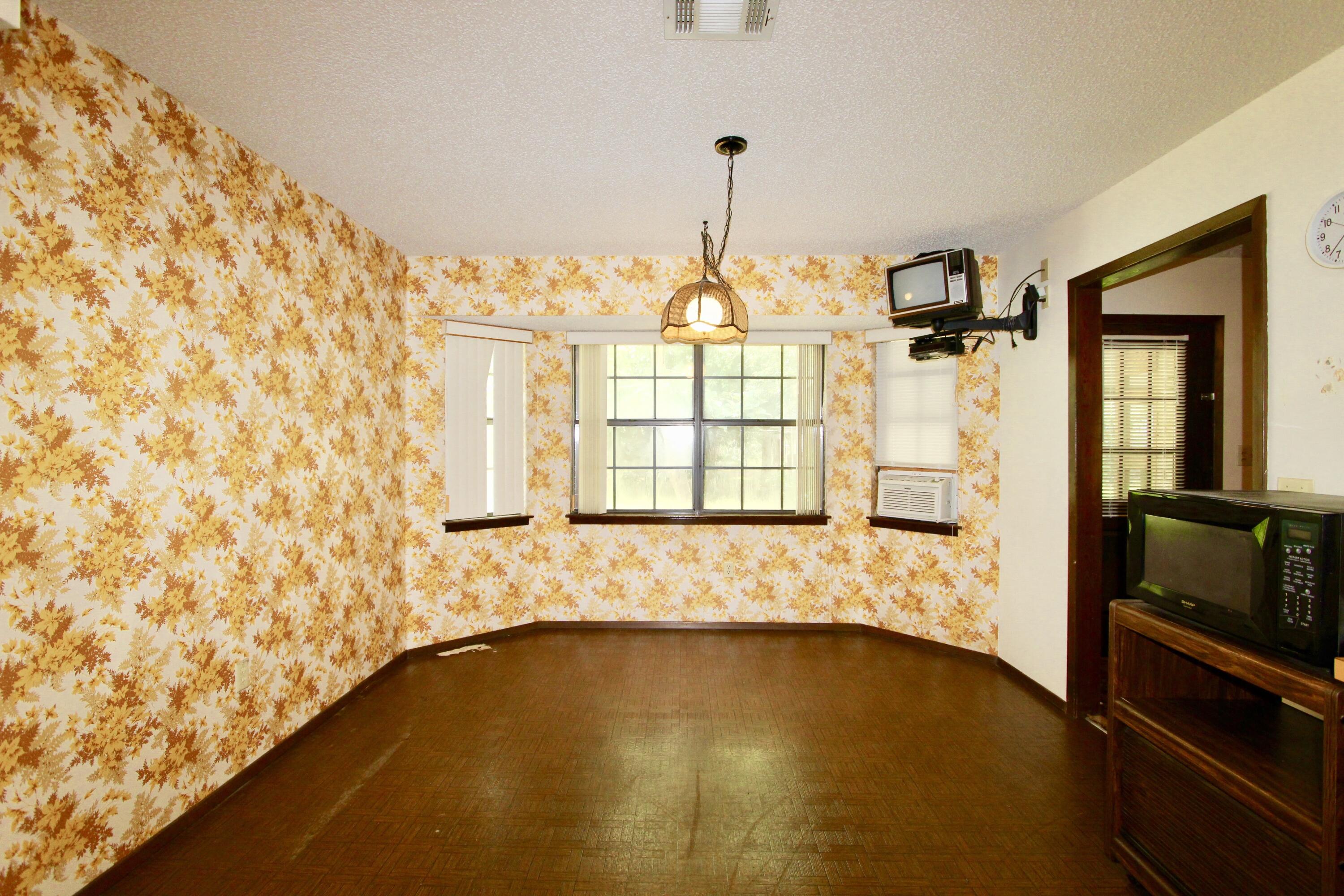 5446 Monterrey Road Crestview, FL 32539 - Photo 6 of 26 CV Dining:Kitchen
