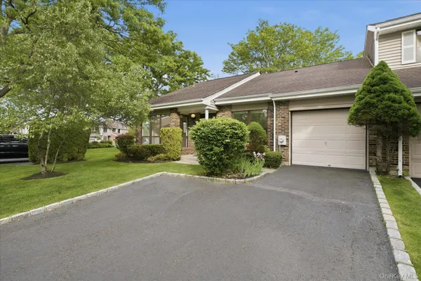 $599,900 | 79 South Pond Lane, Smithtown, NY 11787
