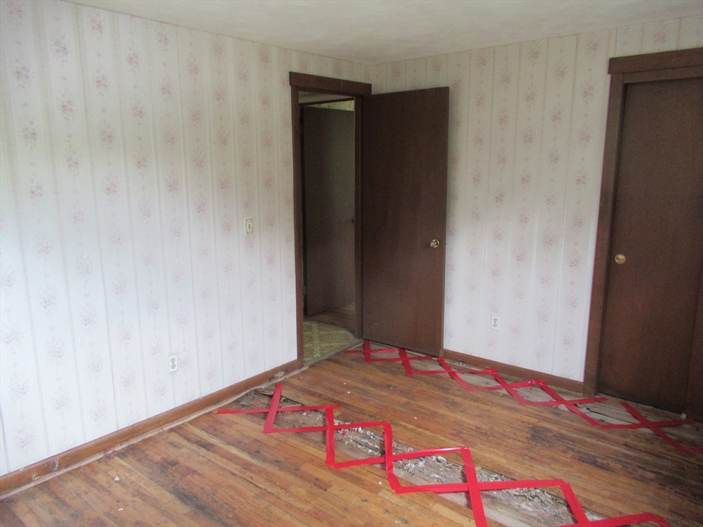 35 Tioga Street Springfield, MA 01128 - Photo 12 of 22