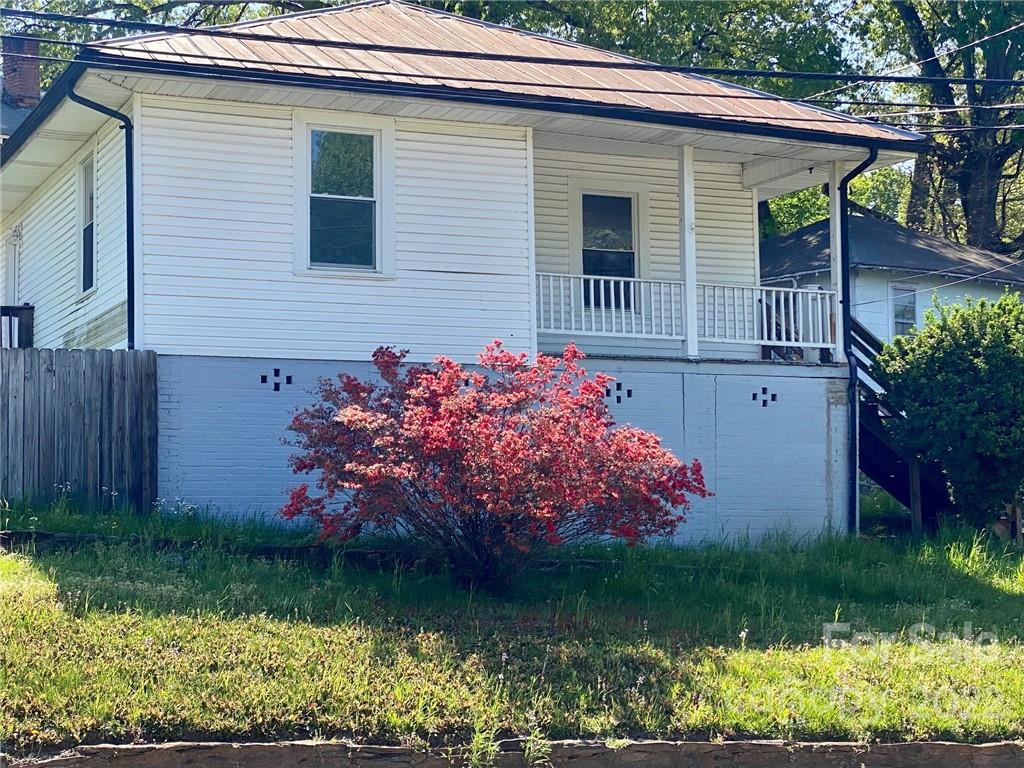5 Ridge Street Marion, NC 28752 - Photo 1 of 8 Gallery Image 1