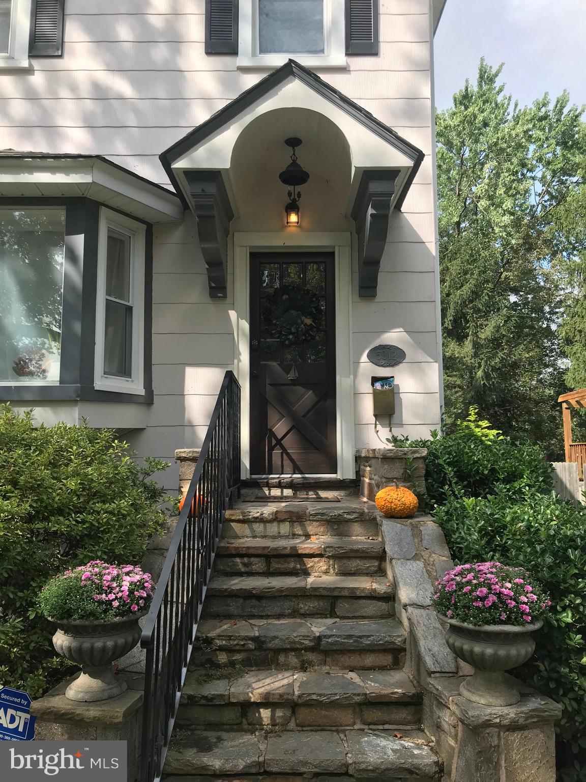 5312 Wendley Road Baltimore, MD 21229 - Photo 2 of 34 Welcoming entrance way