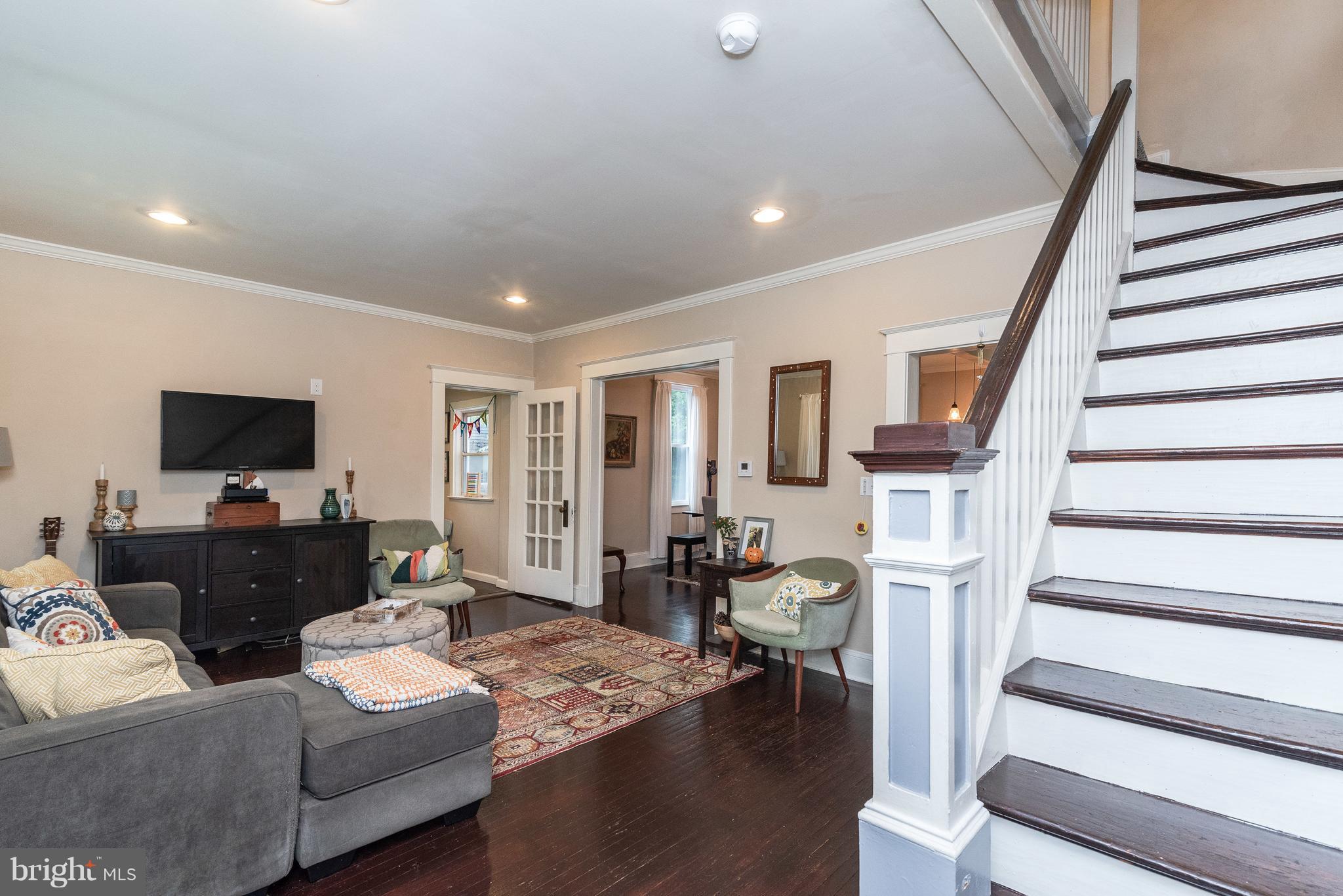 5312 Wendley Road Baltimore, MD 21229 - Photo 3 of 34 Large family room