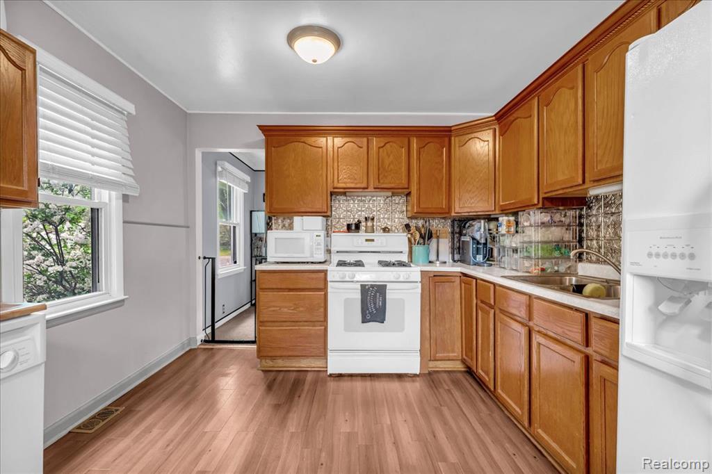 24151 Wick Road Taylor, MI 48180 - Photo 8 of 39