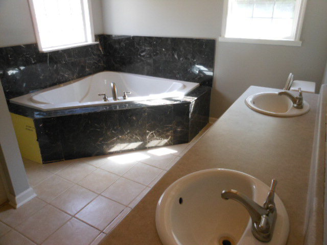 152 Morris Stevens Road Macon, GA 31217 - Photo 4 of 11 a bathroom with a sink and a bathtub