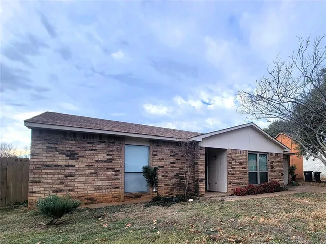 $1,725 | 7724 Val Verde Drive, Fort Worth, TX 76133