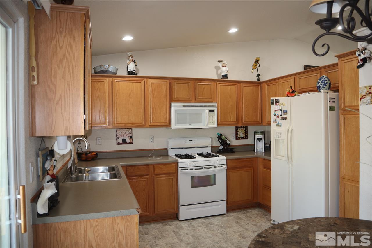 18241 Pin Oak Court Reno, NV 89508 - Photo 9 of 28 Photo 9