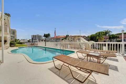 $609,000 | 2866 Northeast 30th Street, Unit 9, Fort Lauderdale, FL 33306