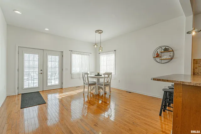 $375,000 | 1528 Forest Hills Road, Lincoln, IL 62656