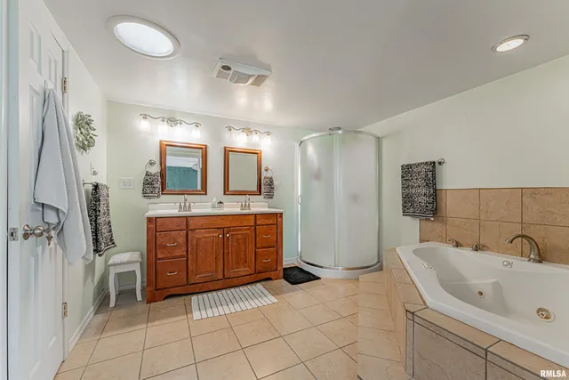 $375,000 | 1528 Forest Hills Road, Lincoln, IL 62656